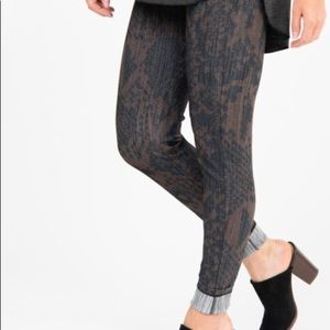 Knit Jeggings Snake Skin by A&D NWT Back Pockets